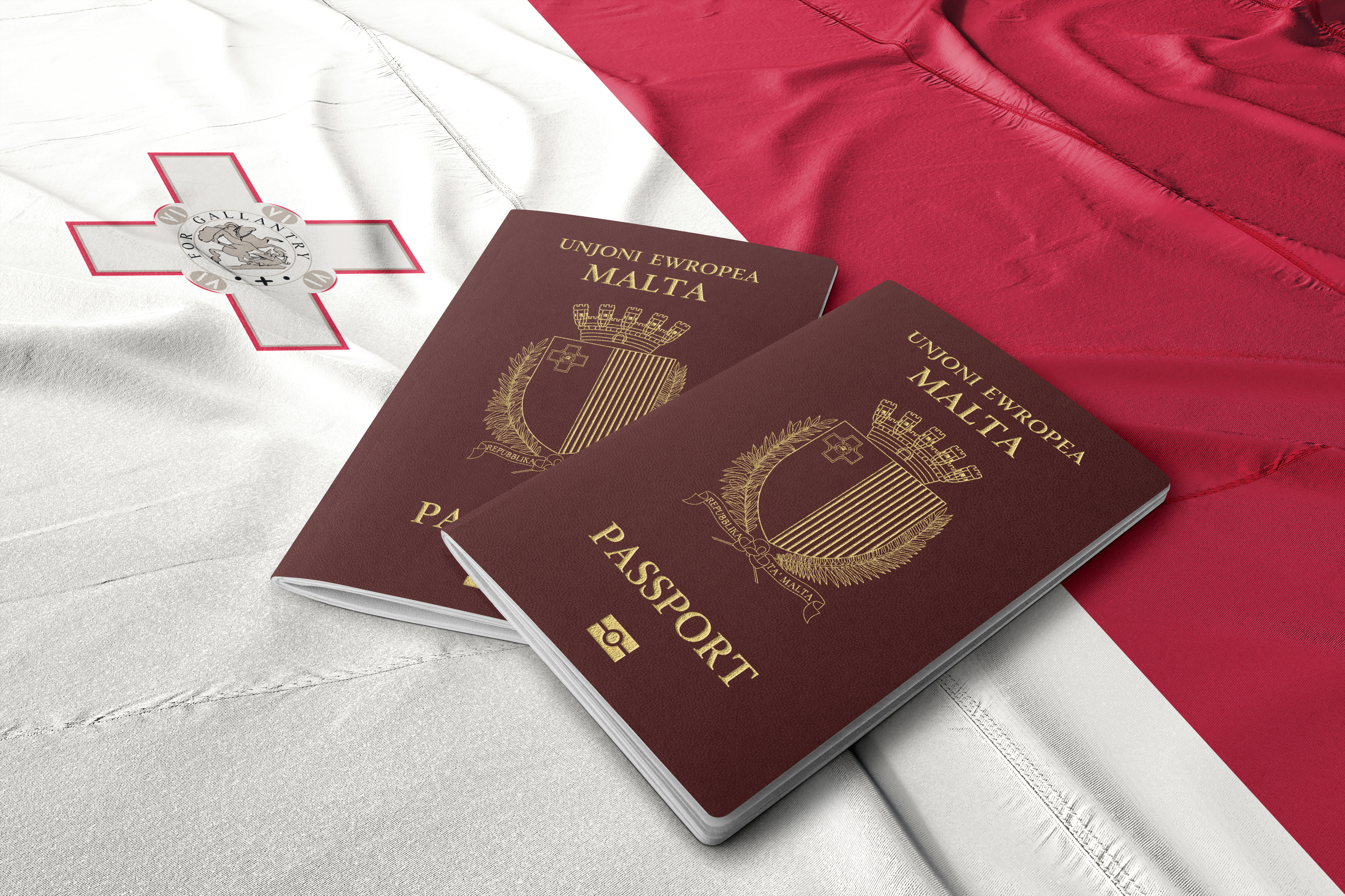 Флаг и паспорта Мальты, гражданство которой могут получить иностранцы