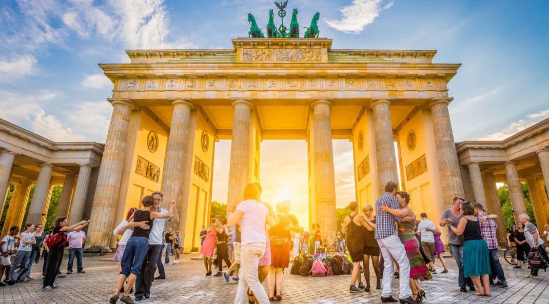 Как переехать на ПМЖ в Германию?