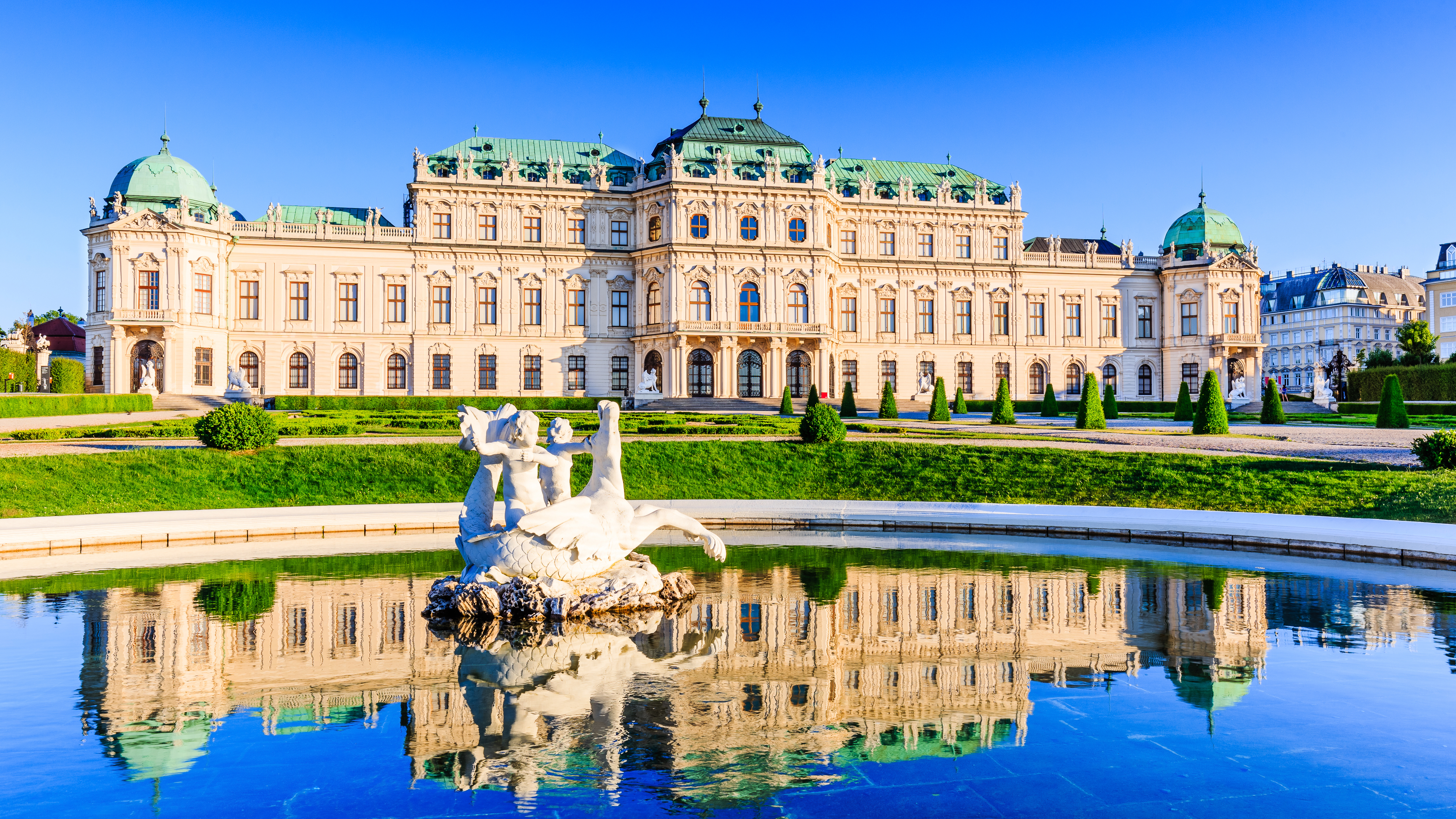 Бельведер дворец в Вене, столице Австрии, куда можно переехать на ПМЖ