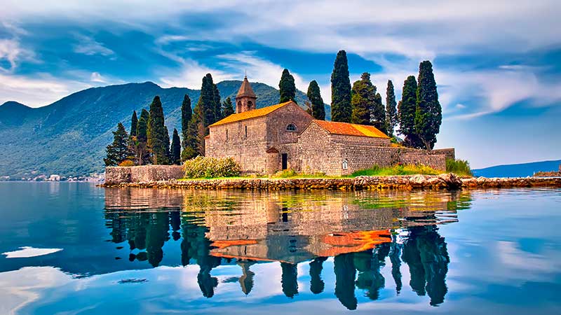 Черногория пмж виллы на озере комо в италии