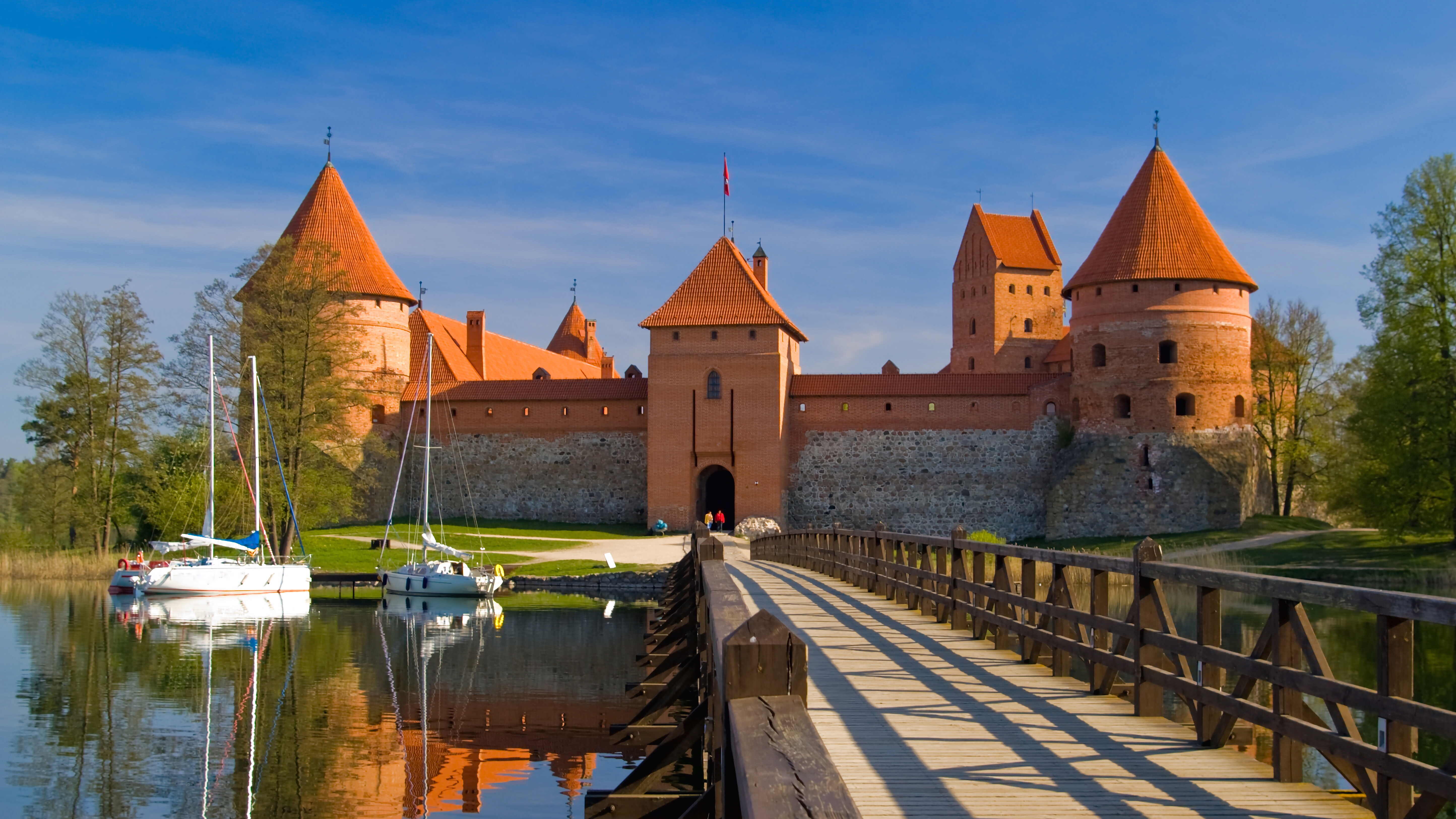 Тракайский замок в Литве, ПМЖ которой могут получить россияне