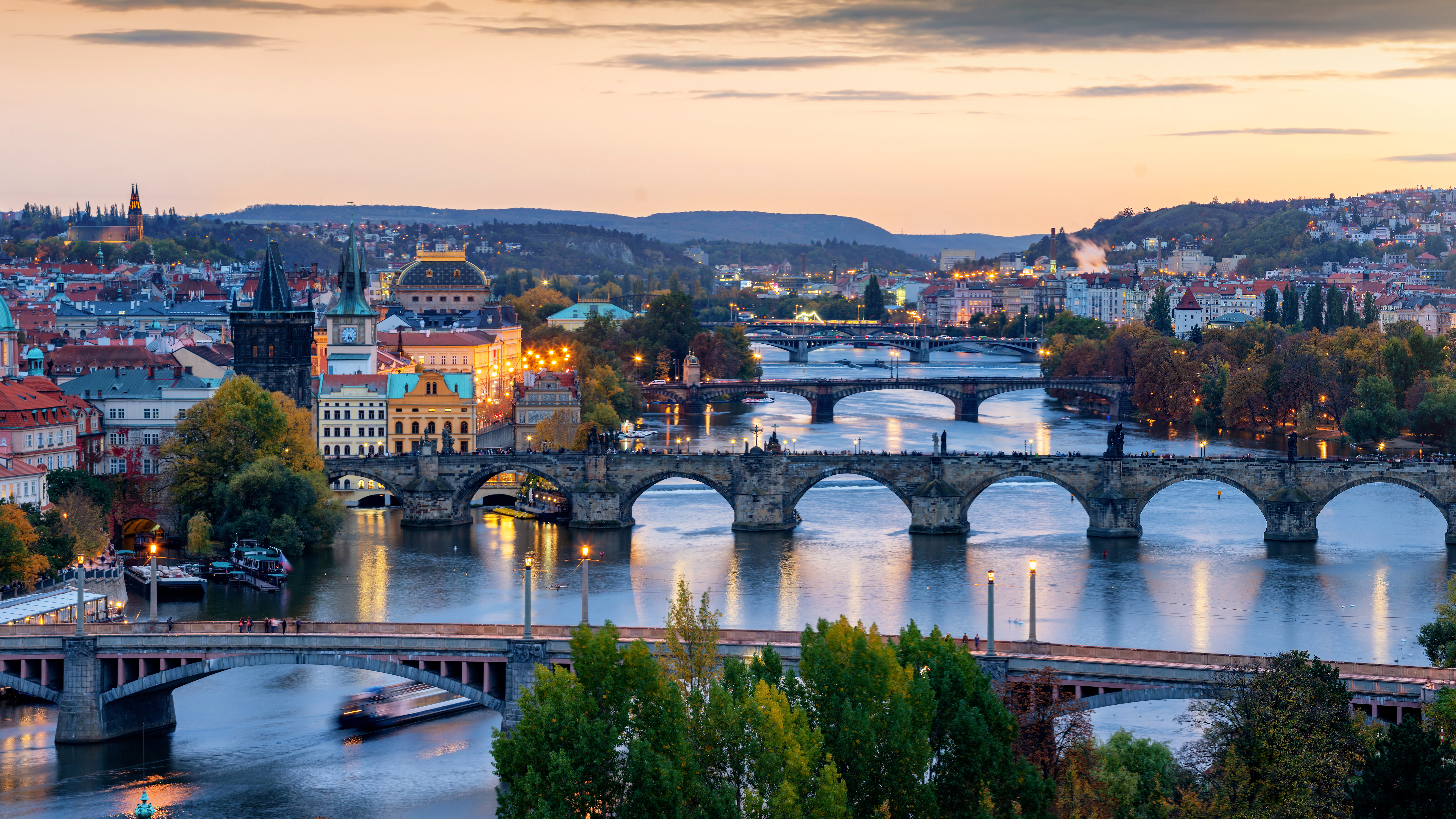 Вечерняя Прага столица Чехии, где русские могут получить ВНЖ