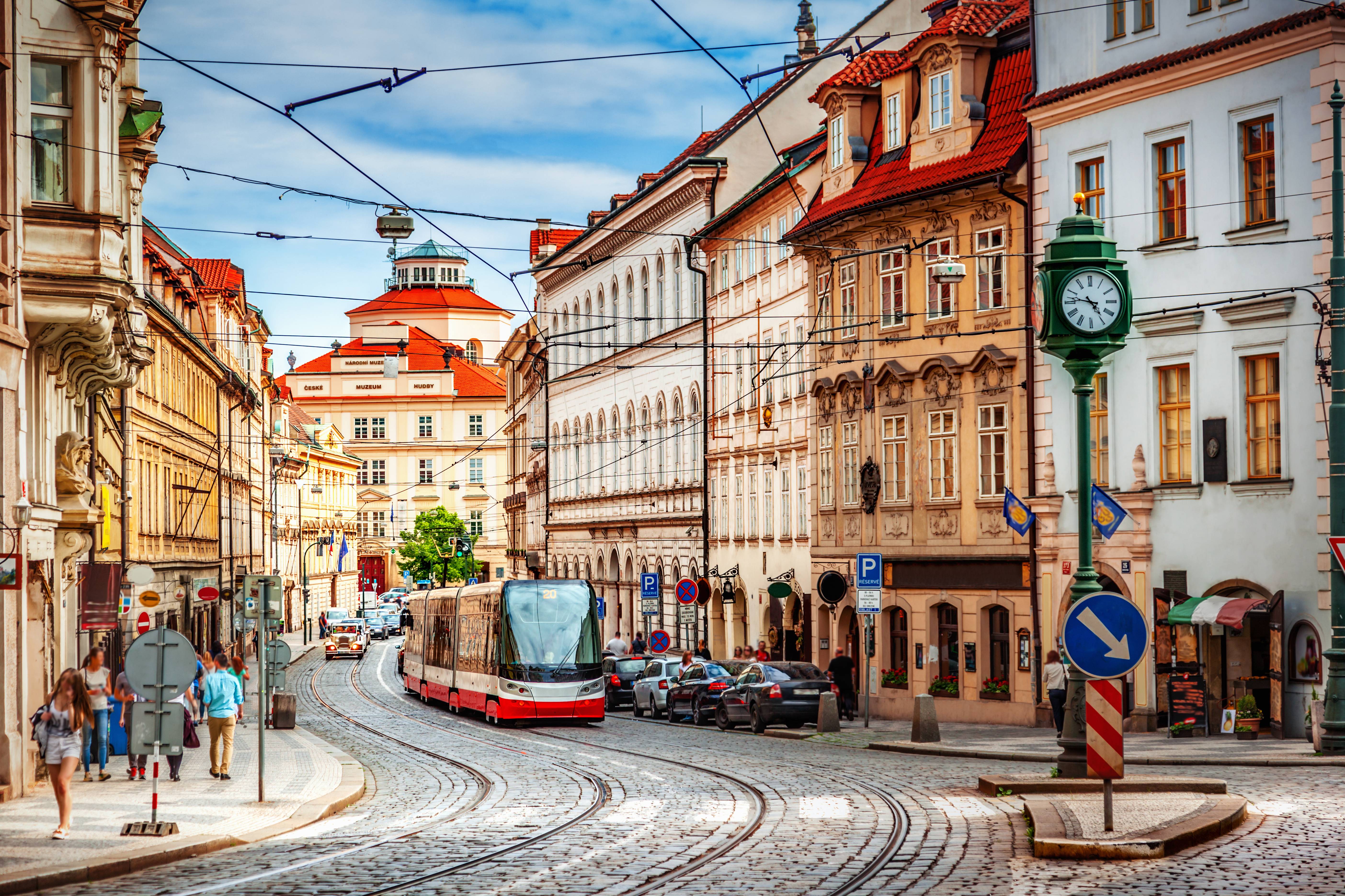 Улица в Праге, столице Чехии, проживание в которой доступно для россиян и украинцев