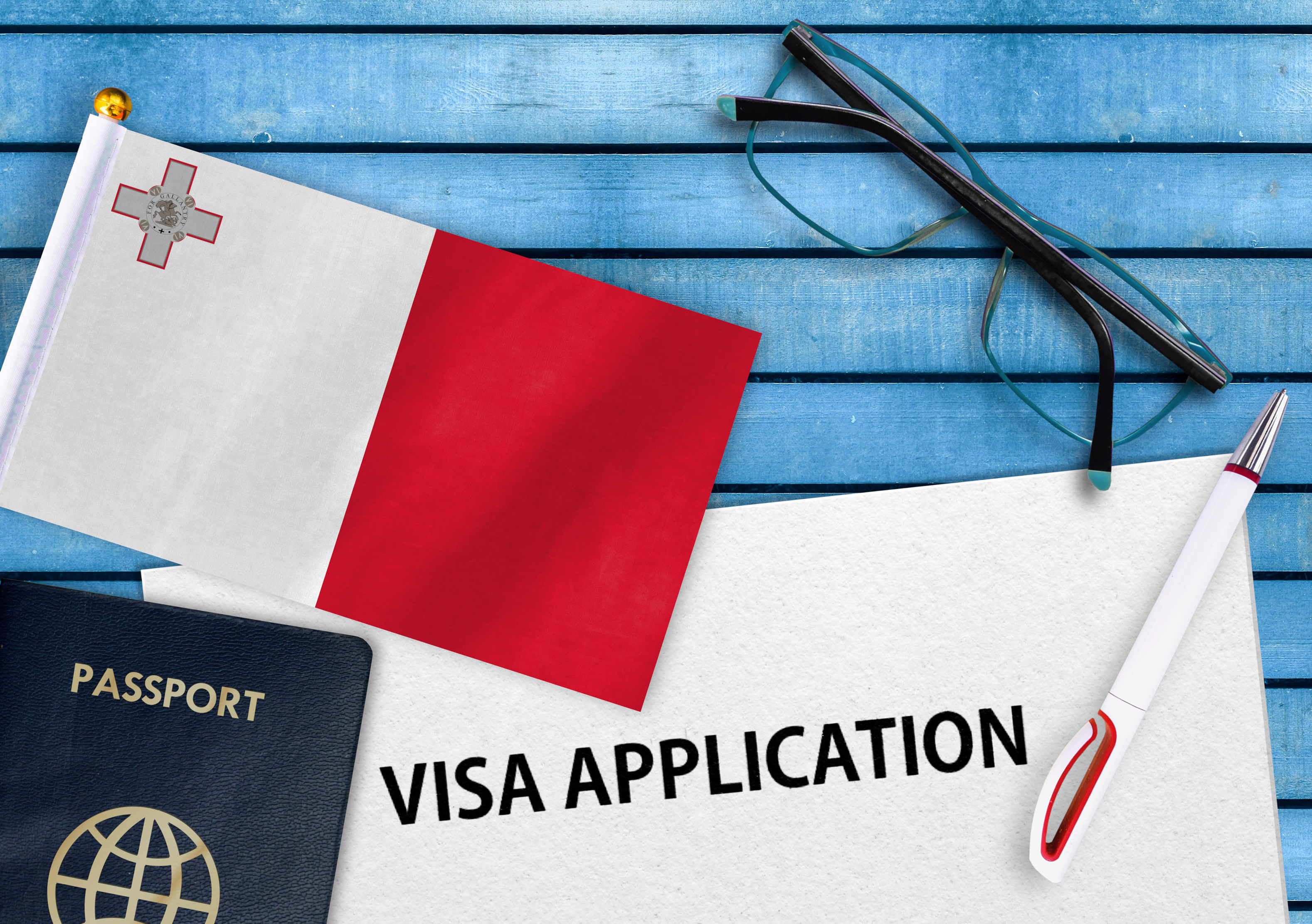 Флаг Мальты, где рабочую визу могут оформить иностранные работники