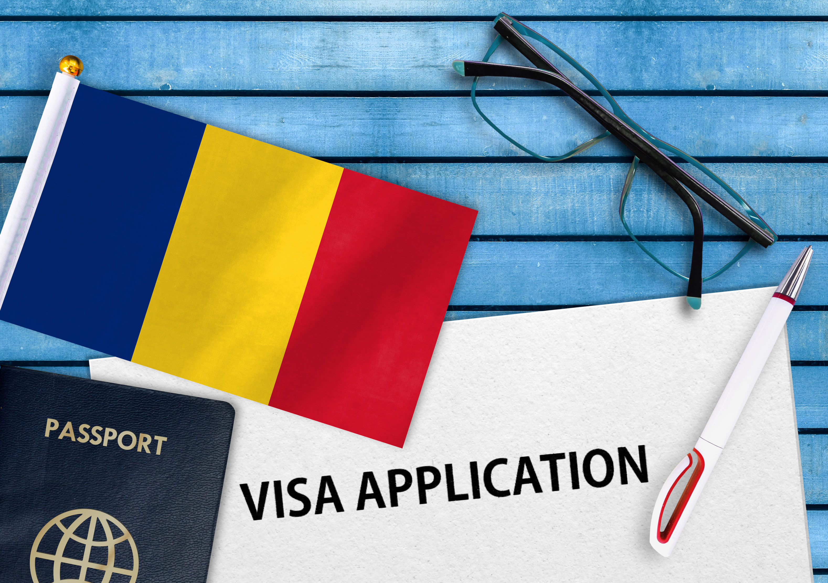 Флаг Румынии, где рабочую визу могут оформить иностранные работники