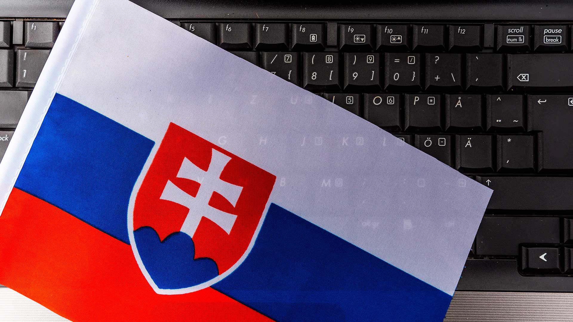 Клавиатура и флаг Словакии, работа в которой доступна для русских