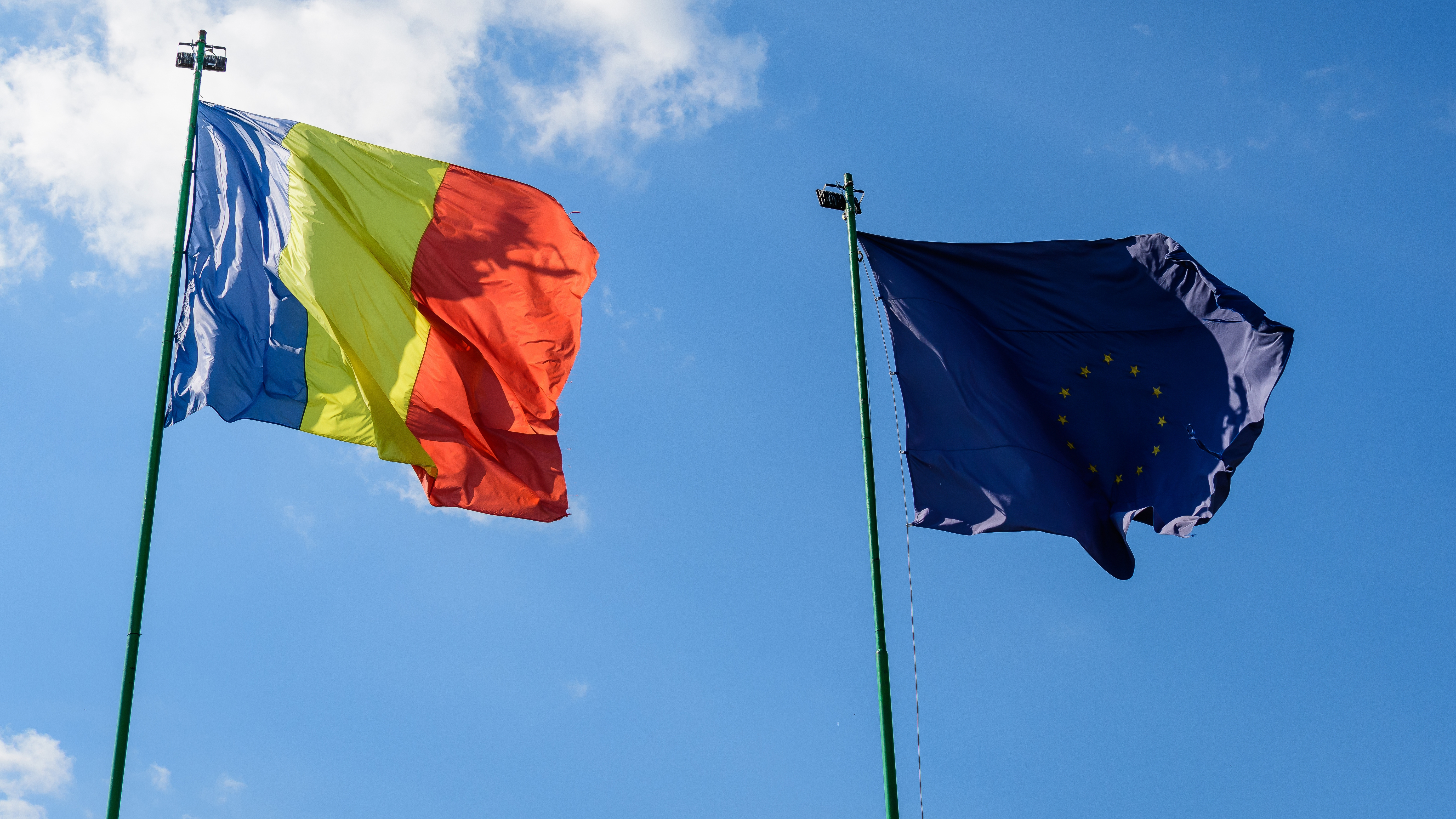 Флаги Румынии и ЕС