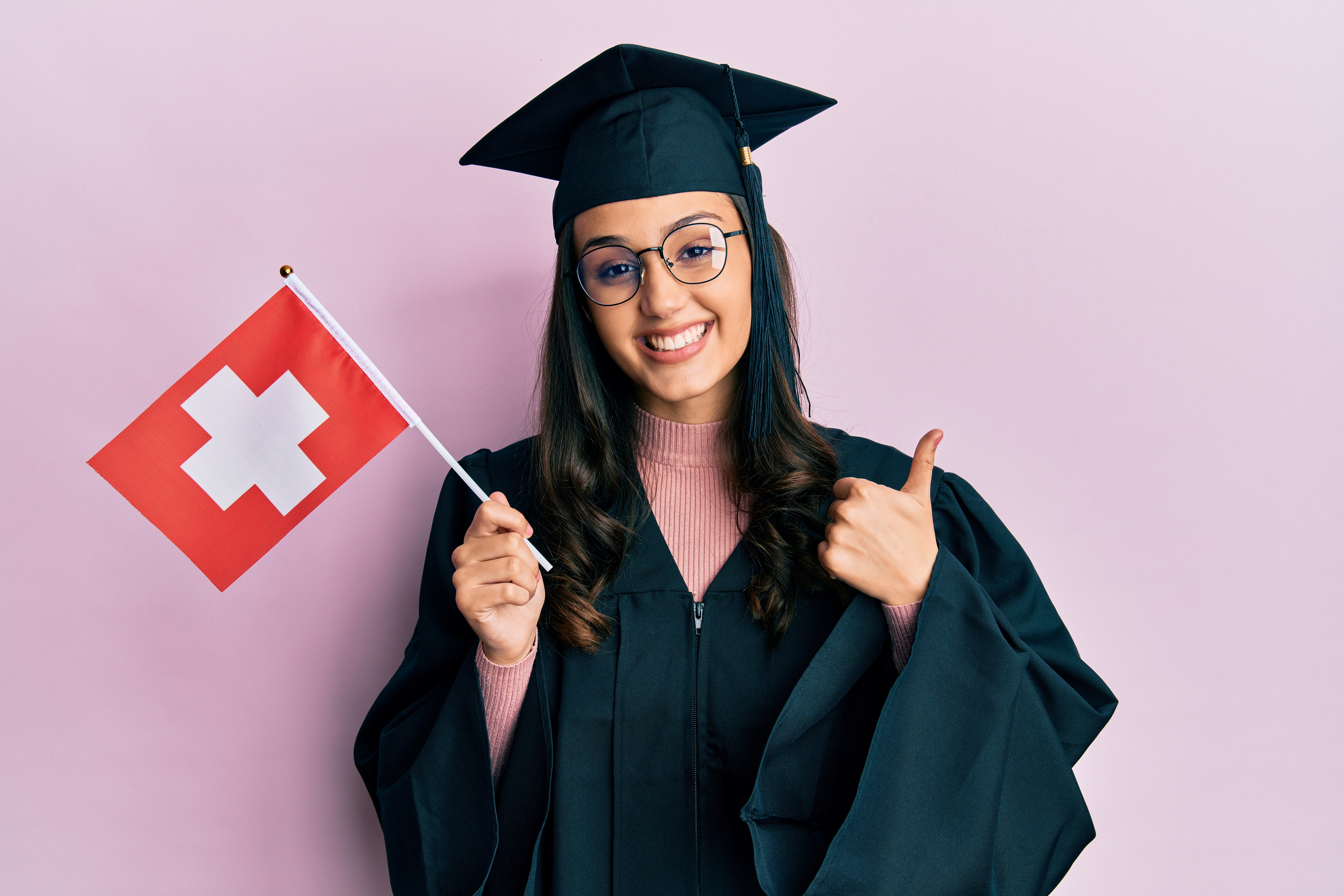 Студентка, которая может оформить студенческую визу для учебы в Швейцарии